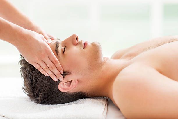 7 Head Massage Benefits for Relaxation, Stress Relief & Wellness